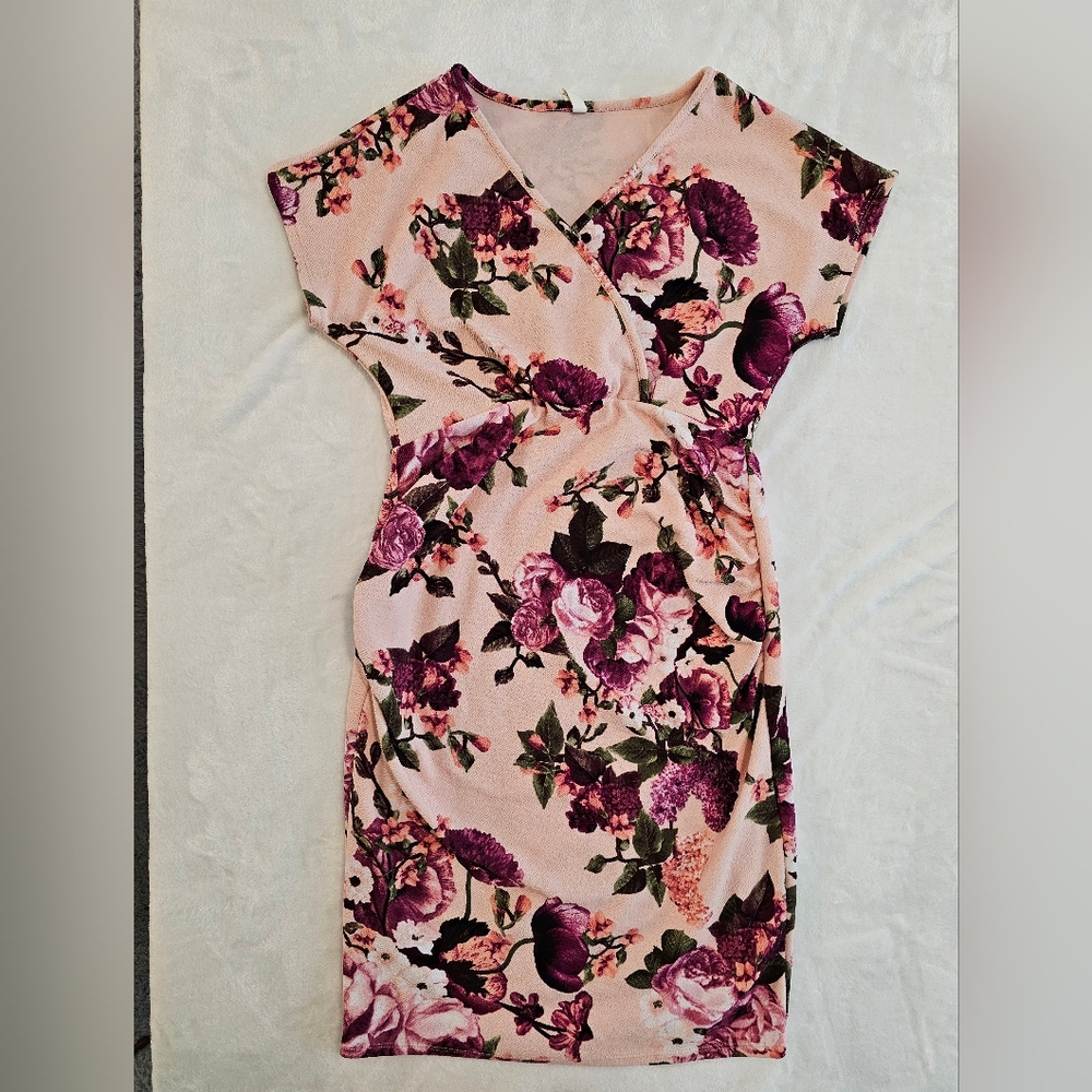 Host pick 💕Pink Blush Maternity Pink Rose Fitted Wrap Dress